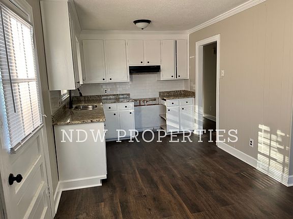 4th image of 1408 N Oakwood Dr