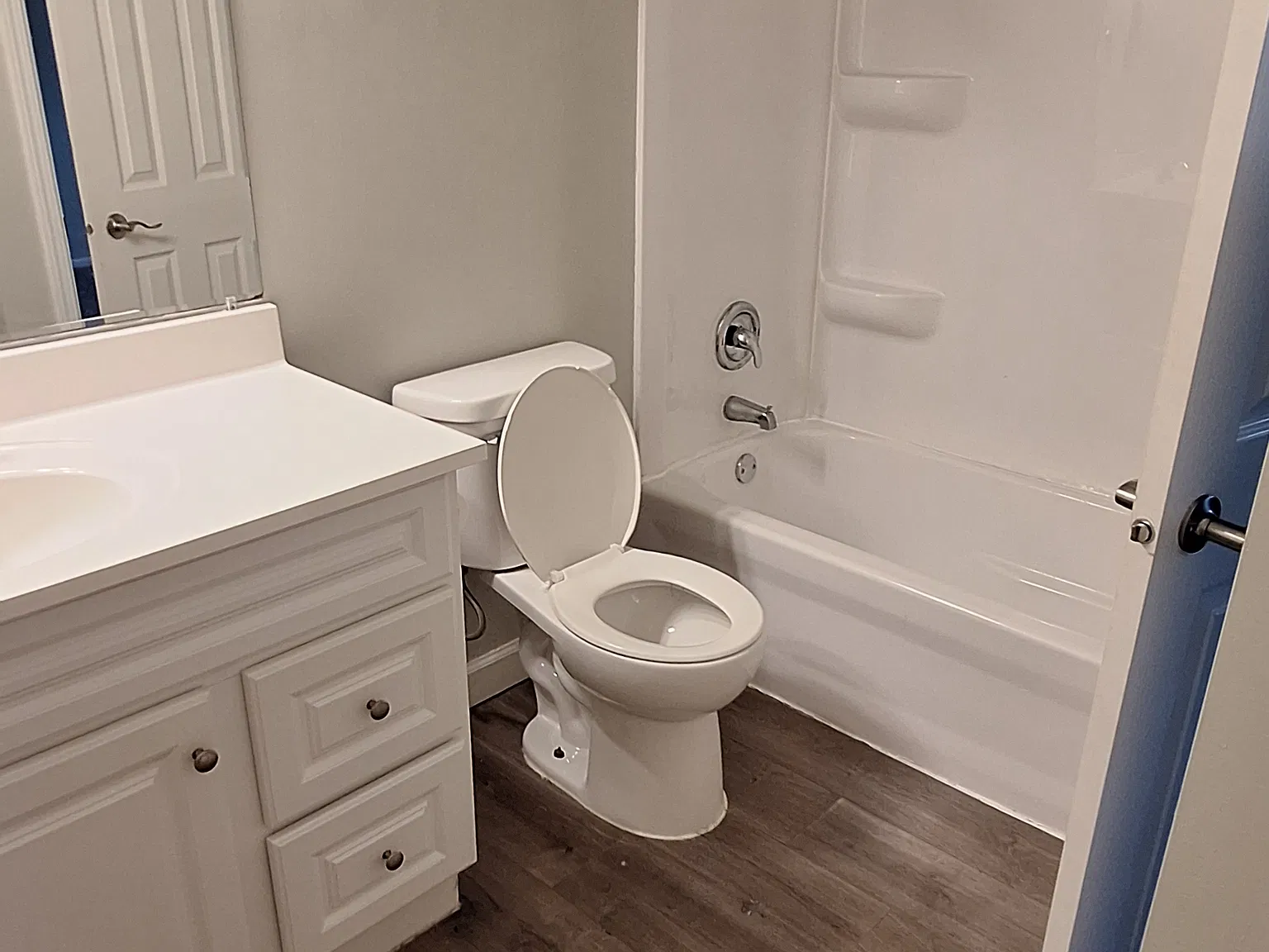3 bed, 1.5 bath, 1339 sqft, $2,100 — Photo 3