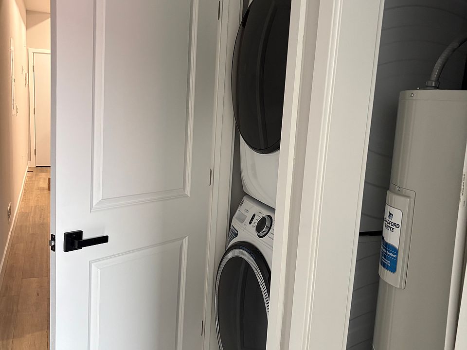 2nd image of 1829 W Diamond St #2F