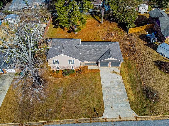 3rd image of 2412 Greenbriar Dr