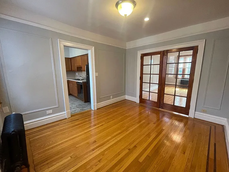 Spacious 1-Bedroom Apartment Across from Washington Park — Photo 7