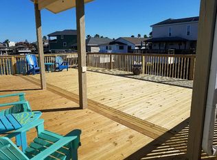 1227 Maui Dr, Tiki Island, TX 77554