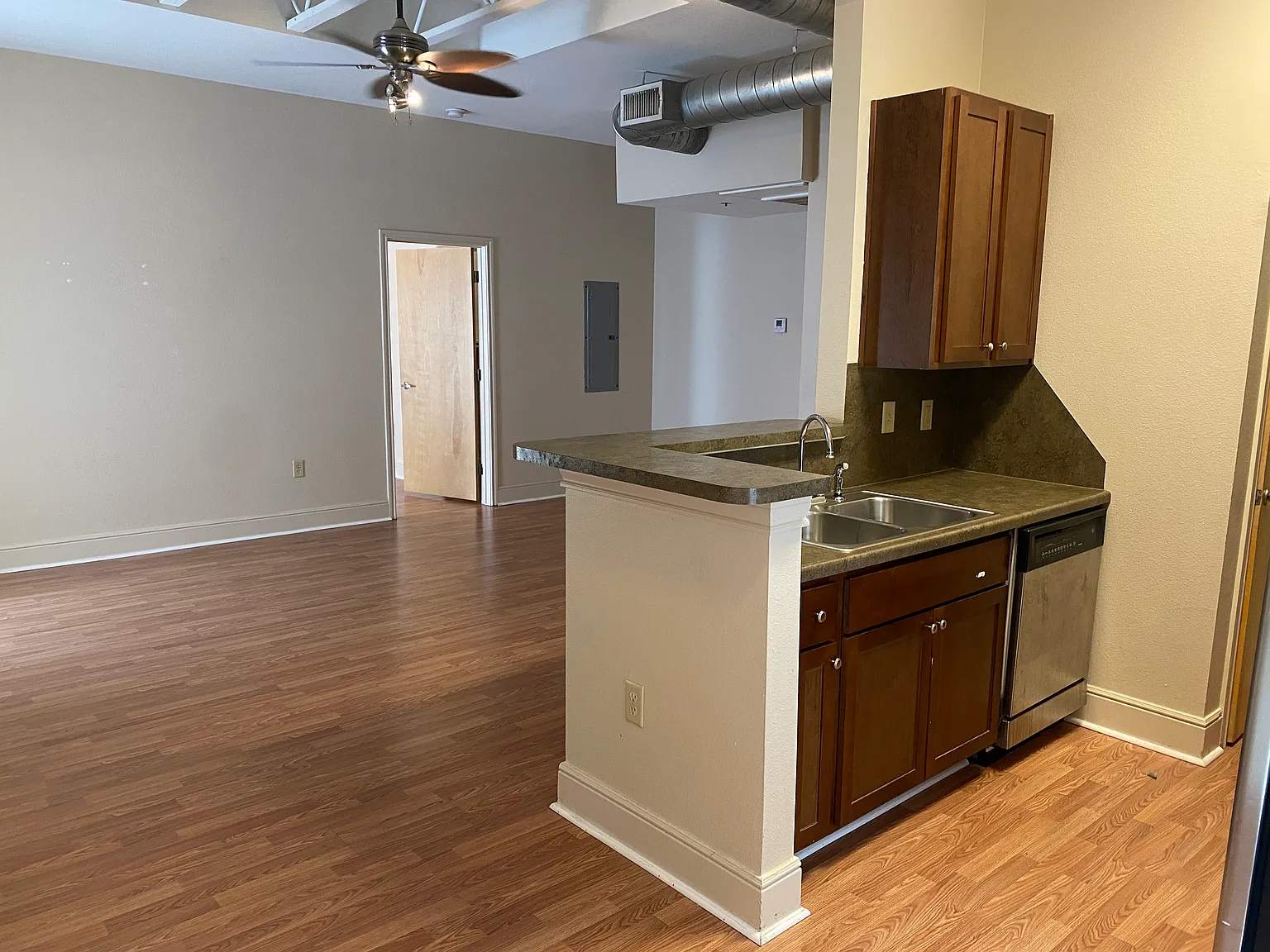 2 bed, 1088 sqft, $1,250 — Photo 2