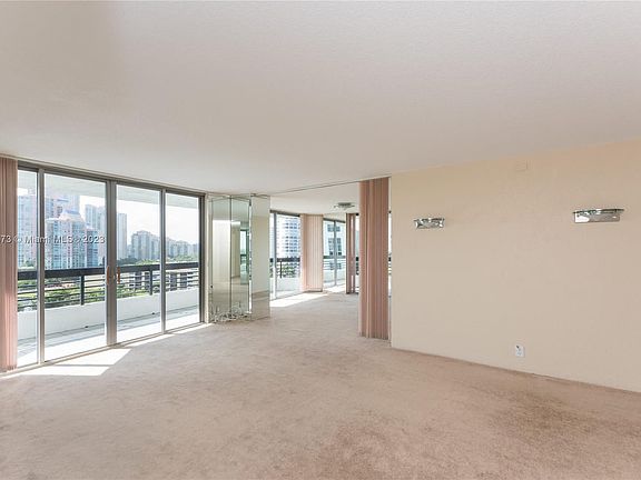 5th image of 3500 Mystic Pointe Dr APT 1103