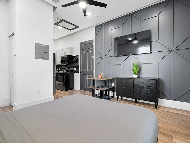 1301 E Columbus Dr #B — Photo 4