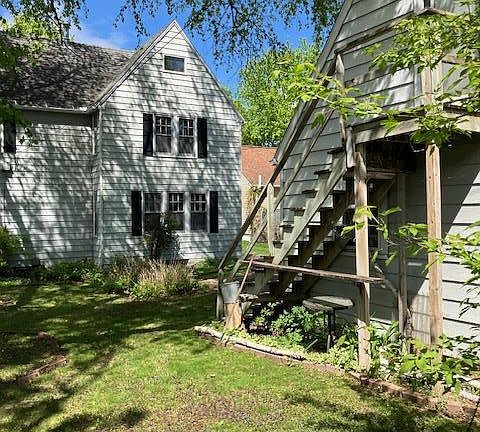 4th image of 1408 12th Ave NE