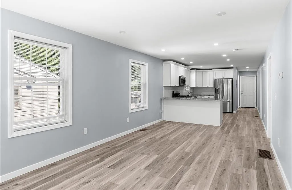 3 bed, 2.0 bath, 1272 sqft, $2,800 — Photo 3