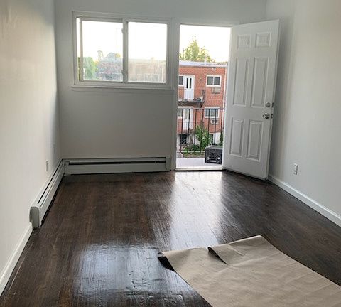 4th image of 702 Warwick St Floor 1