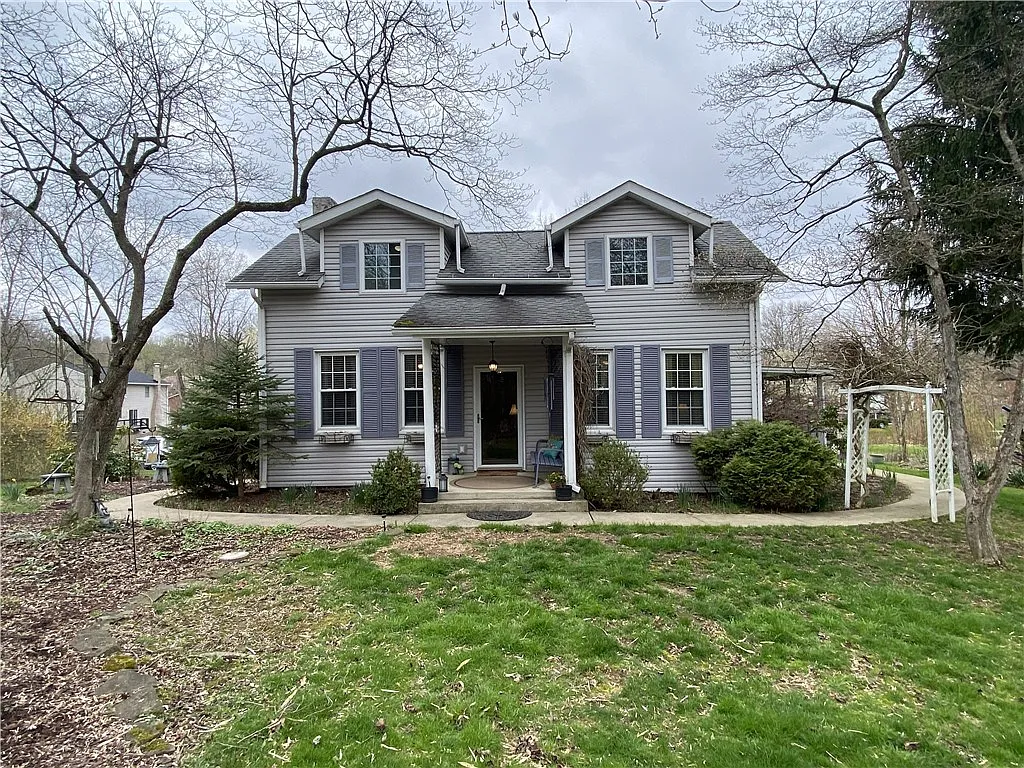 2369 Harrow Rd photo 1