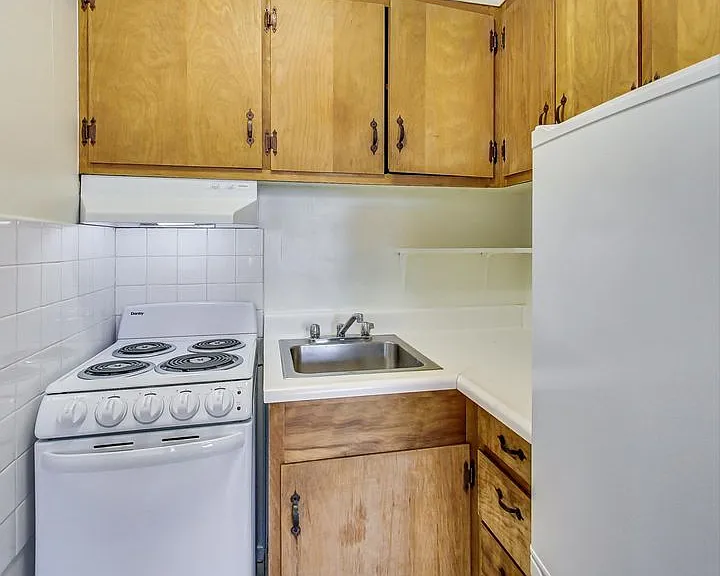 5471 Vicente Way — Photo 8