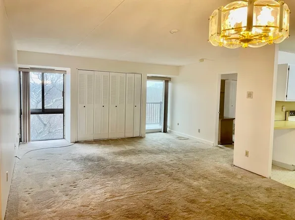 55 Tall Oaks Dr Unit 606, Weymouth, MA 02190