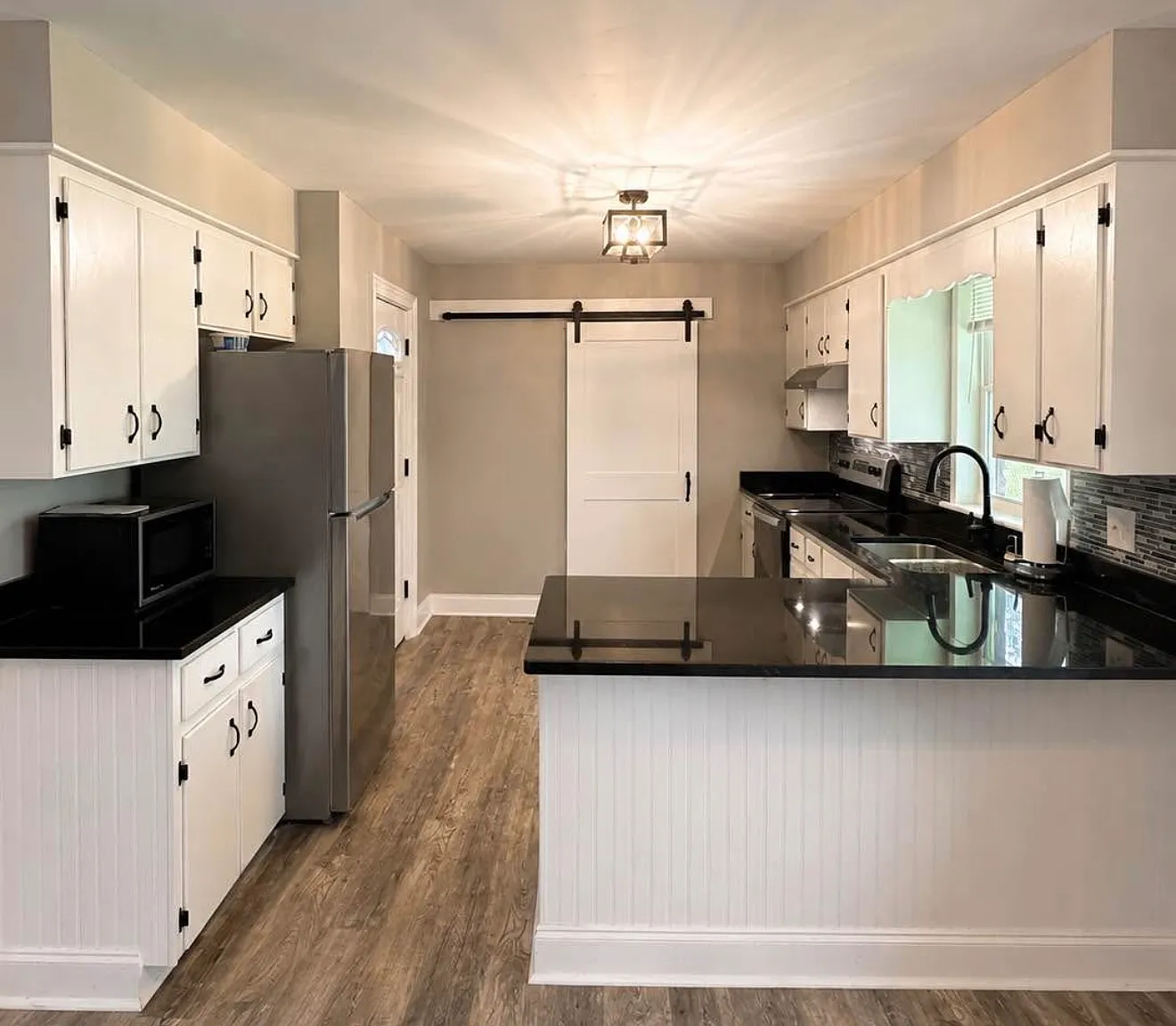 3 bed, 1.5 bath, 1200 sqft, $1,500 — Photo 1
