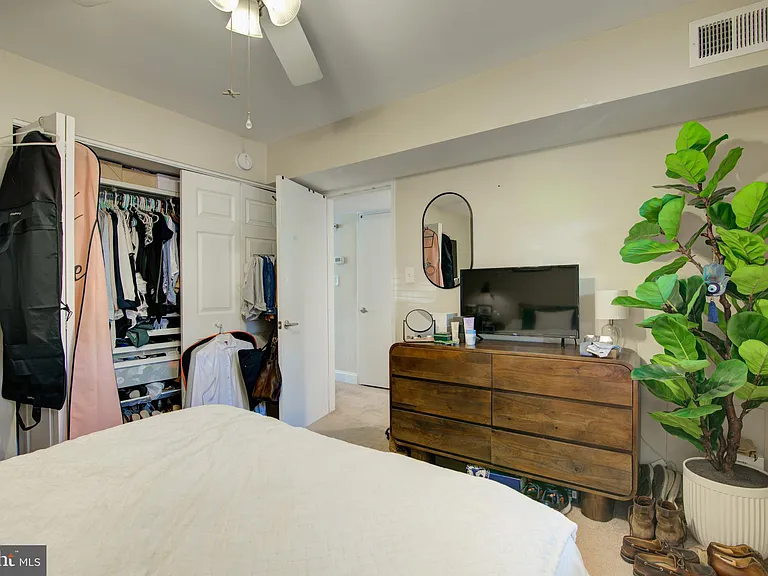 2100 N Scott St #103 — Photo 11