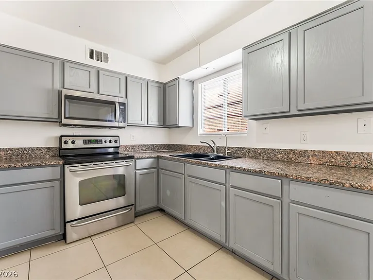 375 N 15th St #1 — Photo 10