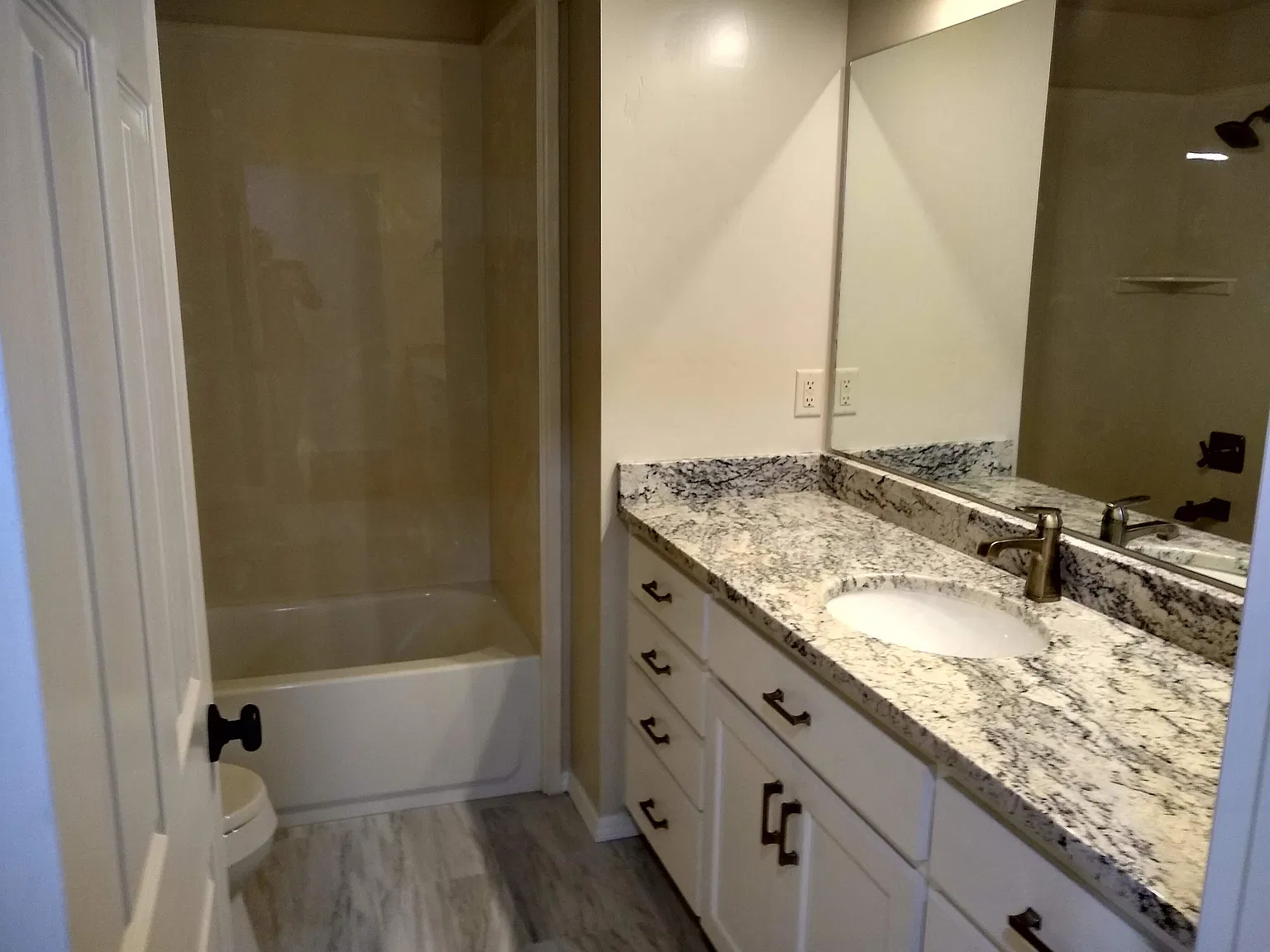 2 bed, 1457 sqft, $2,008 — Photo 3