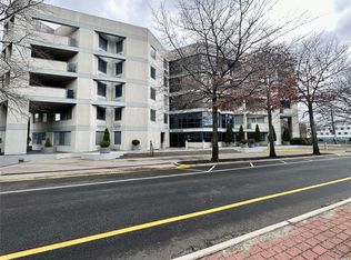 100 Great Neck Rd APT 1A, Great Neck, NY 11021