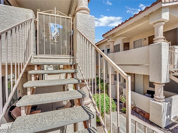 5th image of 929 Rockview Dr Unit 202