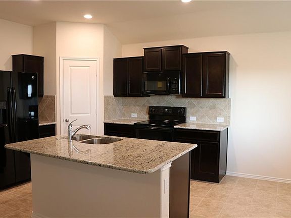 5th image of 1032 Hillrose Dr