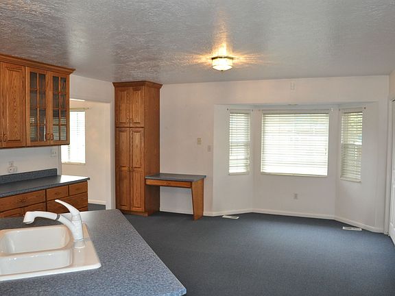 5th image of 818 N 940th St E