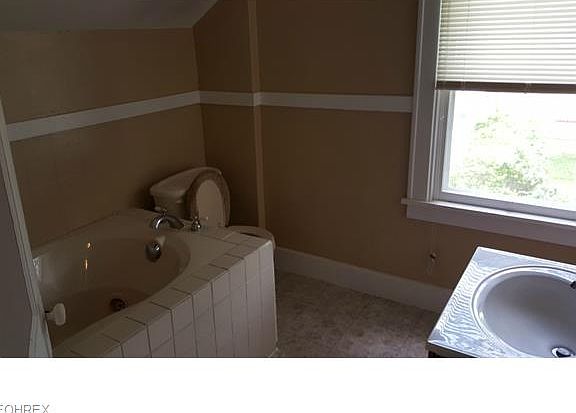 5th image of 1192 Trumbull Ave SE