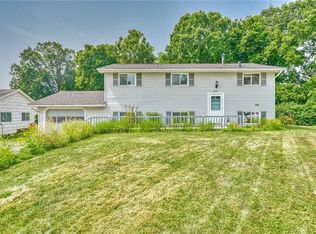 25 Bermuda Cir, Rochester, NY 14623