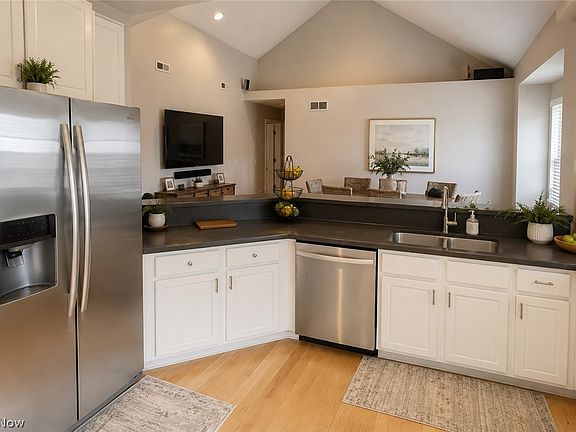 4th image of 5637 N Greenway Ct