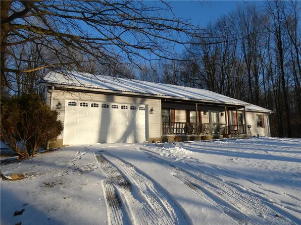 90 S Spring Rd, Mercer, PA 16137