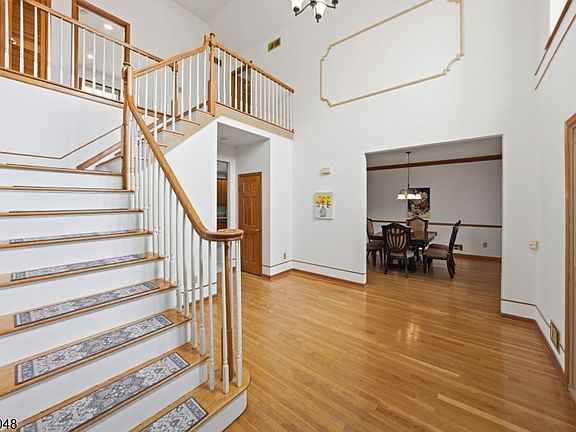 5th image of 44 Roanoke Rd