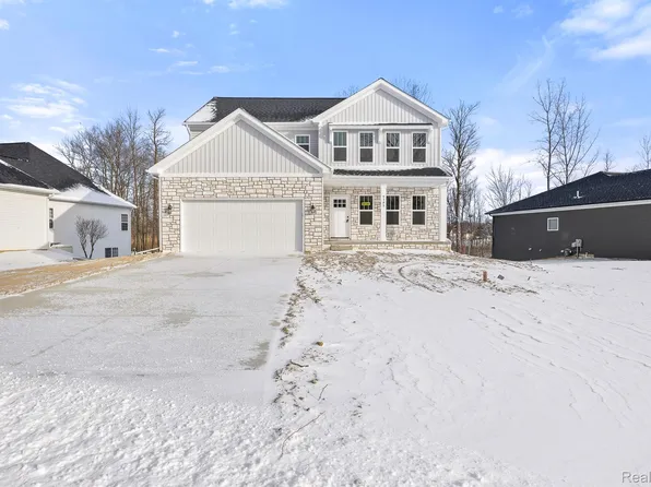 6185 Woodridge Ln, Grand Blanc, MI 48439