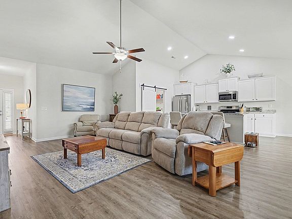 4th image of 391 Hayloft Circle