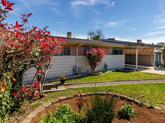 Rambler w/daylight basement.