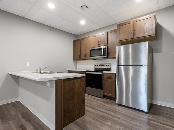 4th image of 261 Dakota Ave S #8