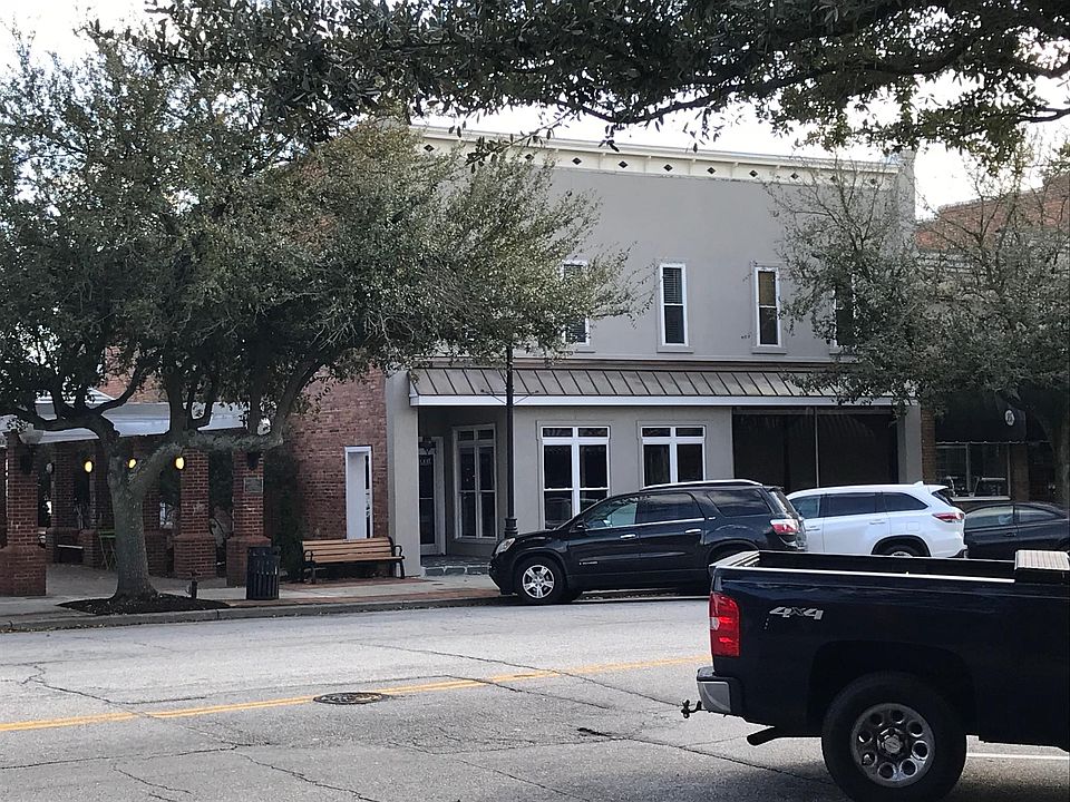 Front of Apartment Building. Apartment is located on the 2nd floor