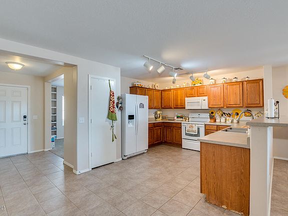 5th image of 7144 S Skylark Ln