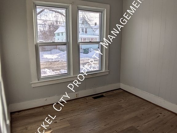 5th image of 132 Carl St