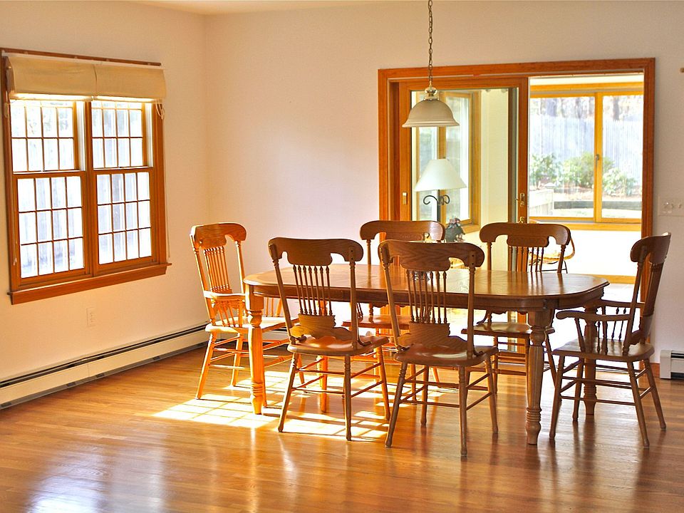 2nd image of 25 Kerry Ln