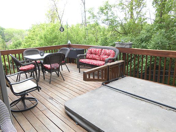 Back Deck / Hot Tub