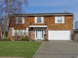 3081 Shore Dr, Merrick, NY 11566