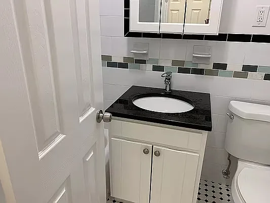 Rented by Luxor Homes & Investment Realty | media 10