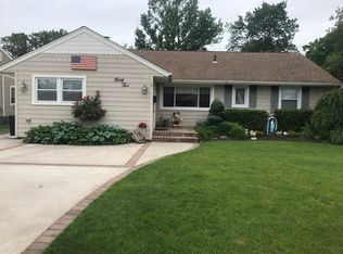 42 Saddle Rock Rd, Valley Stream, NY 11581