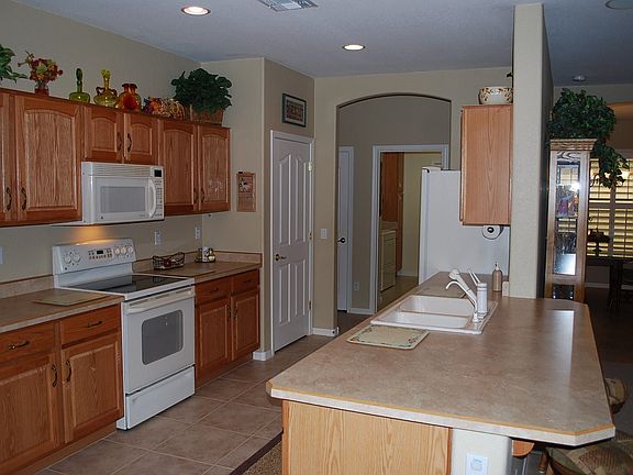 3rd image of 6853 S Pinaleno Pl