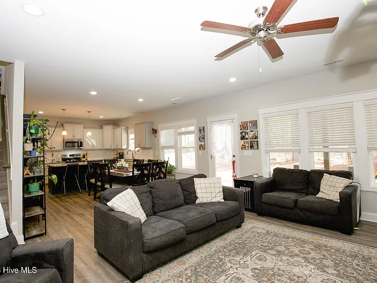 643 Lilac Ln — Photo 8