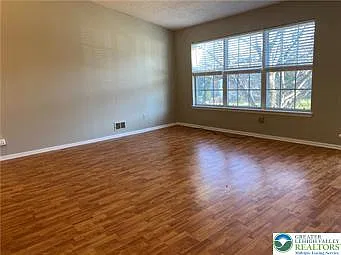 2 bed, 1058 sqft, $2,100 — Photo 3