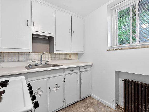 5th image of 2715 Noble Rd #6