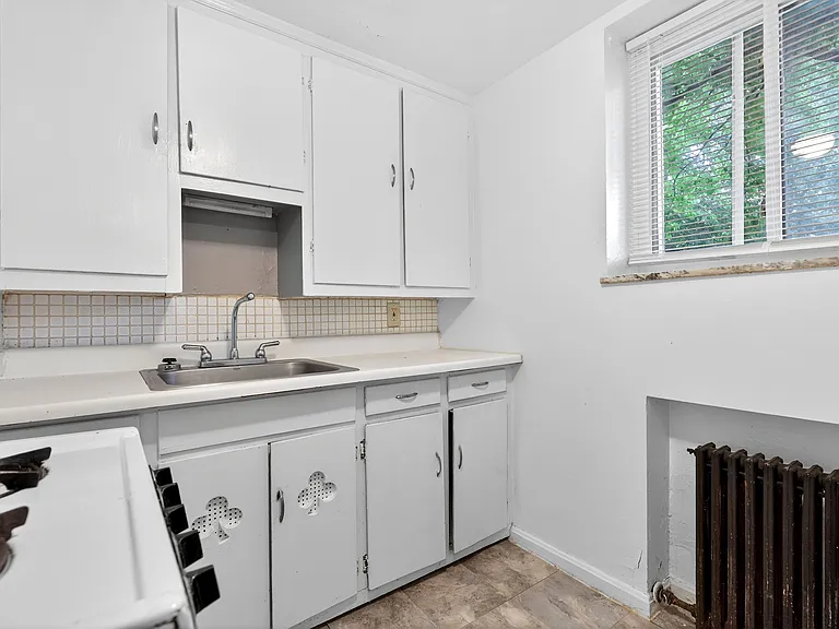 2715 Noble Rd #6 — Photo 6