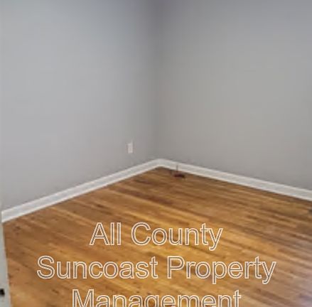 5th image of 208 NE Rowena St