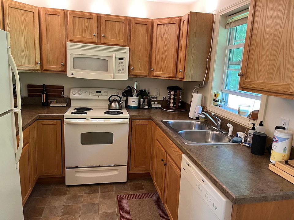 2nd image of 1015 Ryan Rd #D