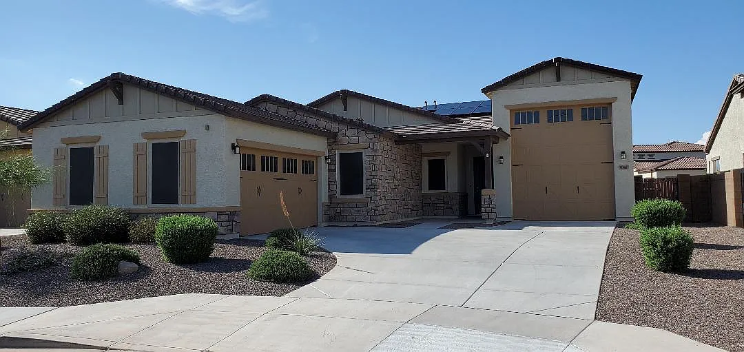 17222 W Echo Ln — Photo 1