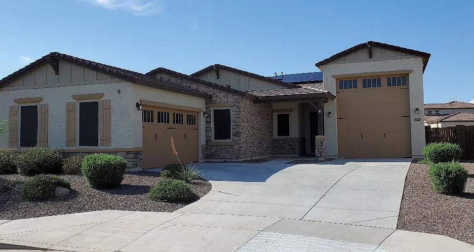 17222 W Echo Ln