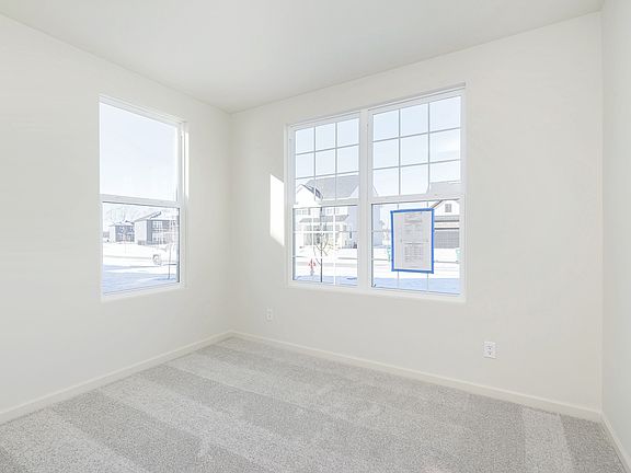 4th image of 681 Cowley Dr